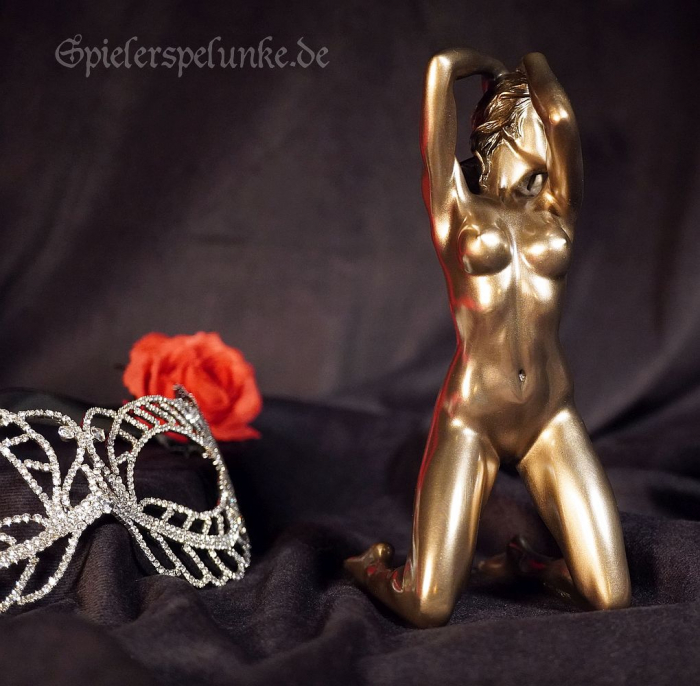 akt bronze erotik figur frau nackt kniend arme zum kopf gehoben spielerspelunke
