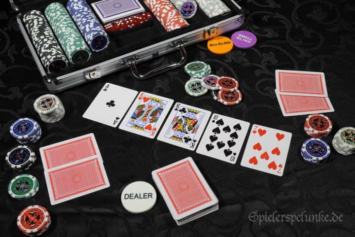 Pokerkoffer aus Aluminium mit 300 Pokerchips, Pokerkarten, Casinowürfel