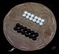 Lederspiel "Surakarta", historisches Brettspiel aus Indonesien